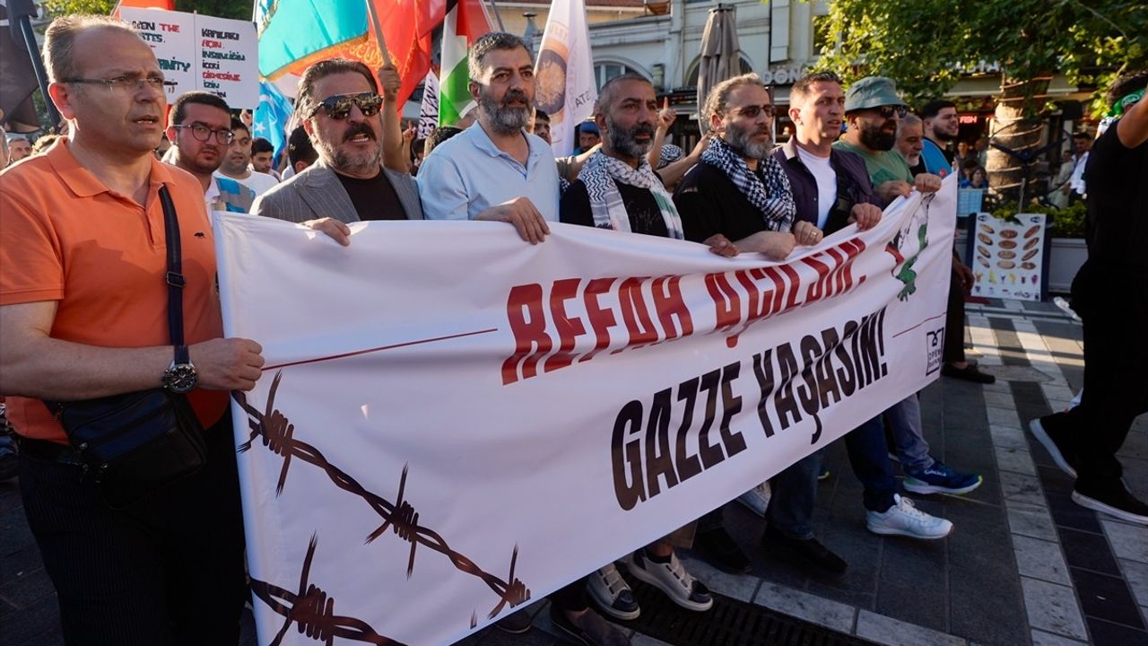 İstanbul'da Hazreti Muhammed'e Saygı Yürüyüşü