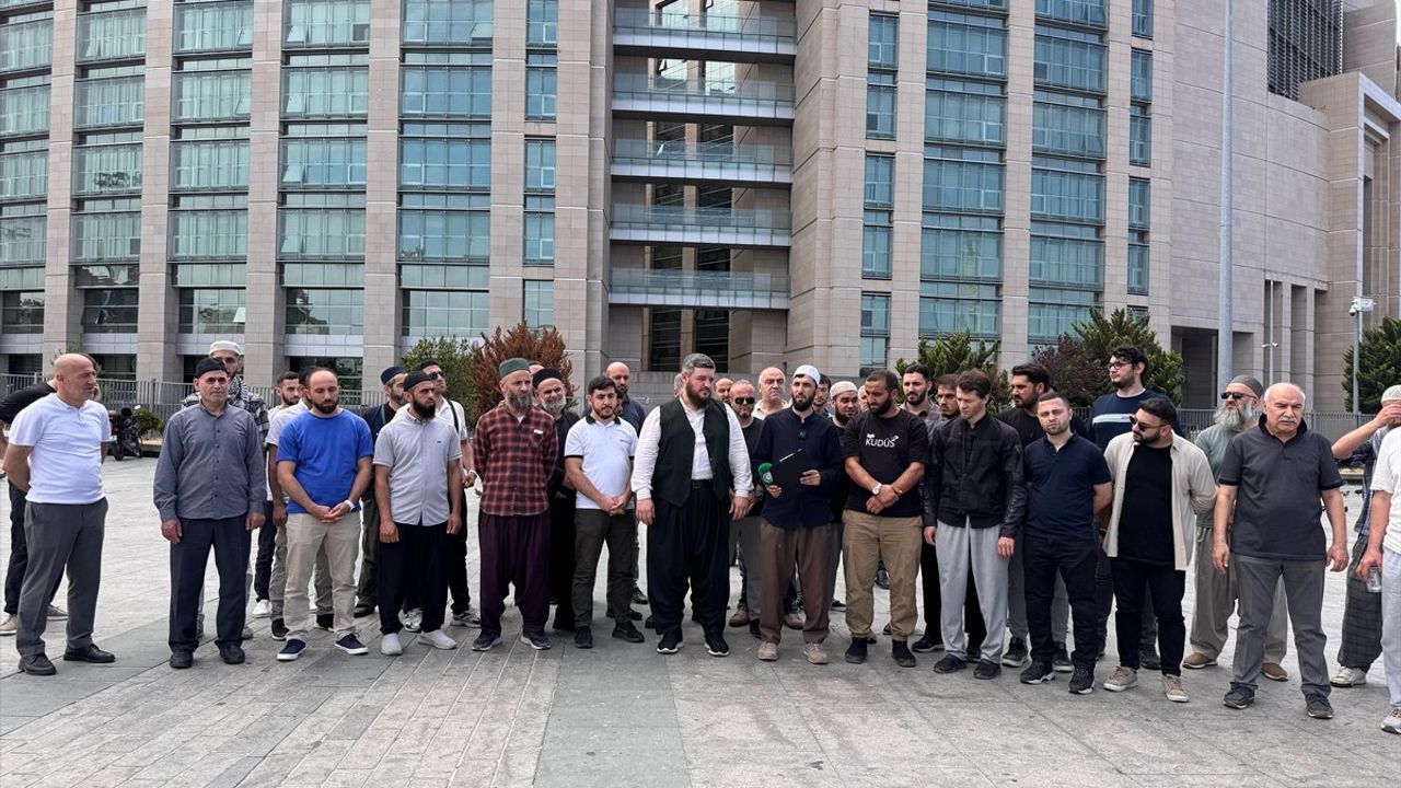 İstanbul'da İslam Derneğinden Suç Duyurusu: Hazreti Muhammed Karikatürü Tepkisi