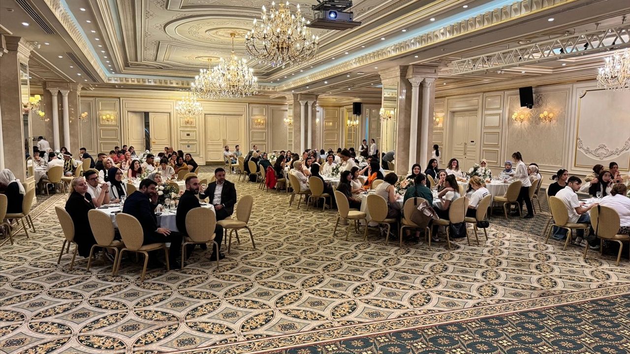 İstanbul'da Öğrencilere Motivasyon Yemeği