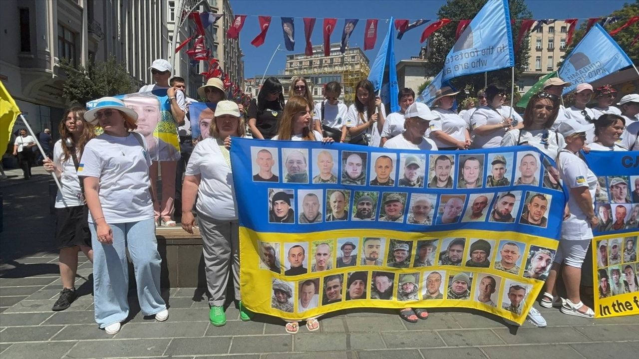 İstanbul'da Ukraynalılardan Esirlerin Serbest Bırakılması İçin Eylem