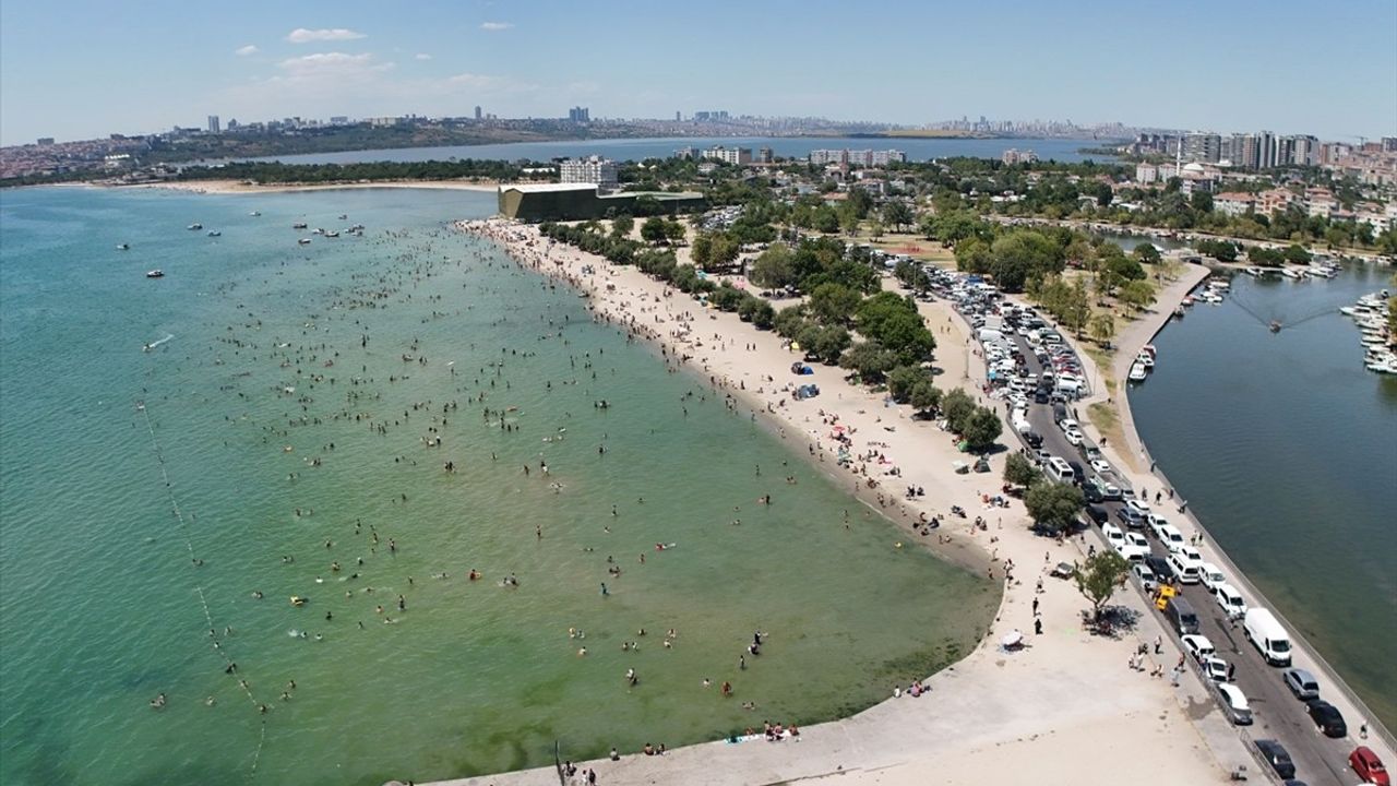 İstanbul Sıcak Hava Dalgasında Sahil ve Parklara Akın Etti