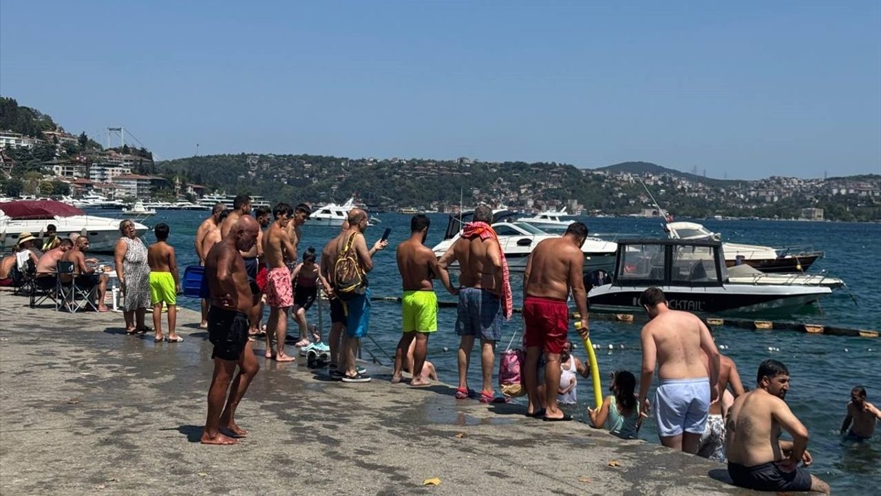 İstanbul'un Sıcak Hava Dalgası: Sahiller ve Parklar Dolup Taşıyor