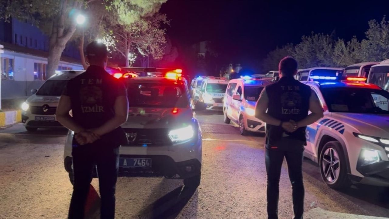 İzmir'de FETÖ Operasyonu: 371 Gözaltı Kararı, 244 Şüpheli Yakalandı