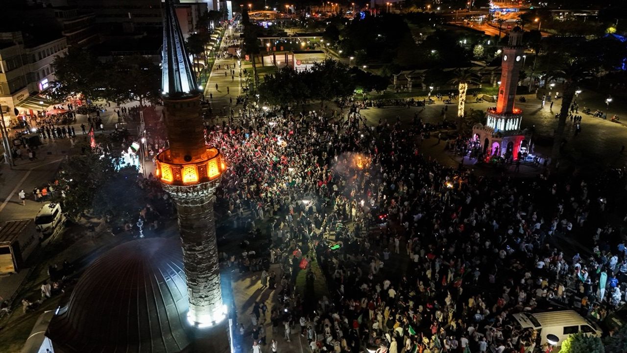 İzmir'de Gazze İçin Yürüyüş Düzenlendi