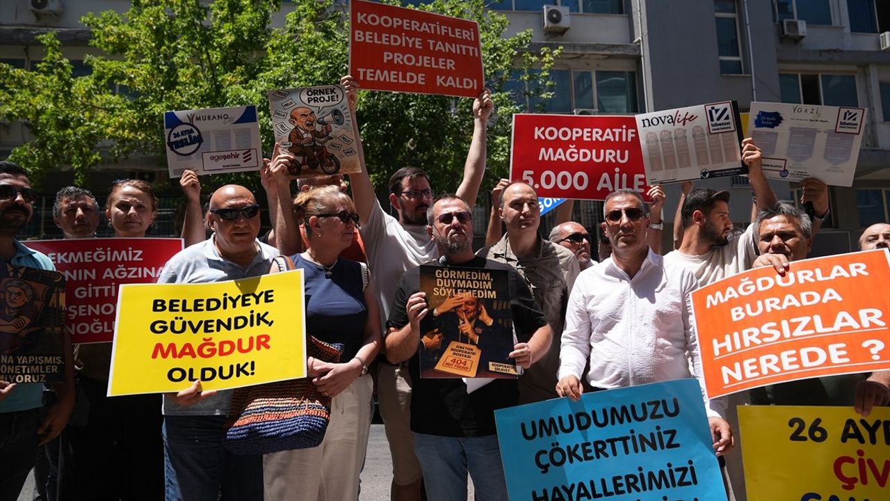 İzmir'de Kooperatif Mağdurlarından Yolsuzluk Soruşturması İçin Destek Açıklaması