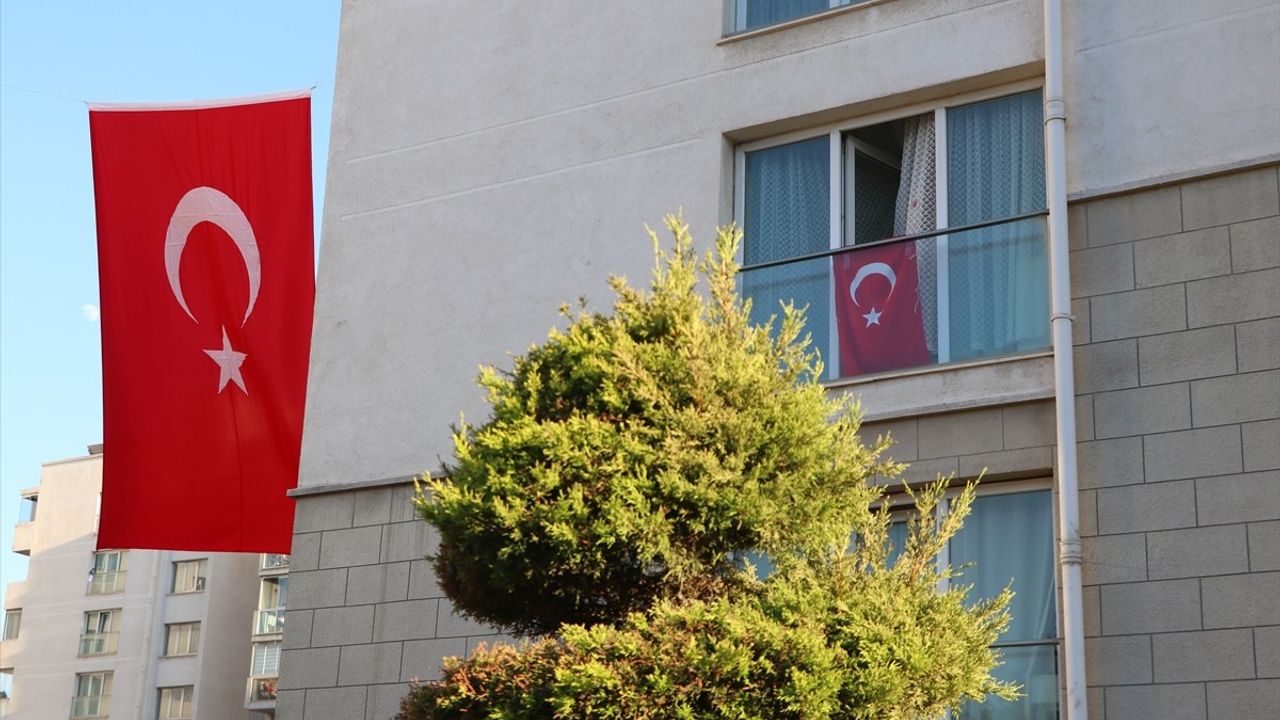 İzmir'de Şehit Üsteğmen Ege Akar'ın Ailesine Acı Haber