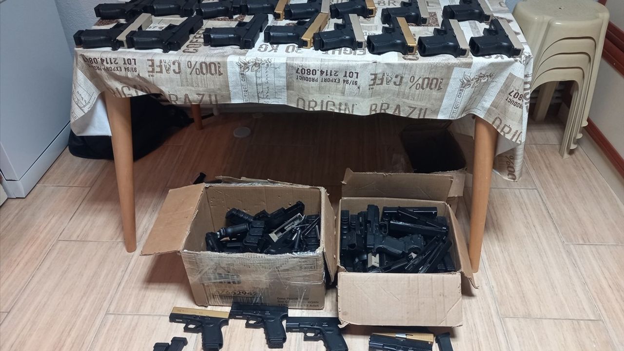 İzmir'de Silah Kaçakçılığı Operasyonunda 9 Tutuklama