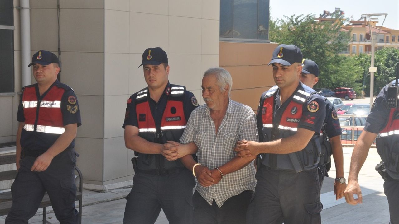 İzmir'deki Arazi Anlaşmazlığında Üç Kardeşin Cenazesi Defnedildi