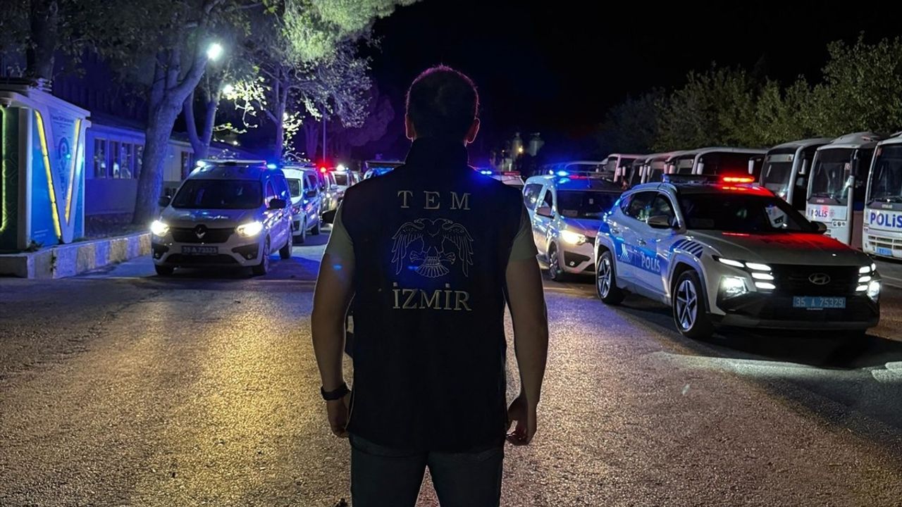 İzmir Merkezli FETÖ Operasyonunda 371 Gözaltı Kararı Alındı
