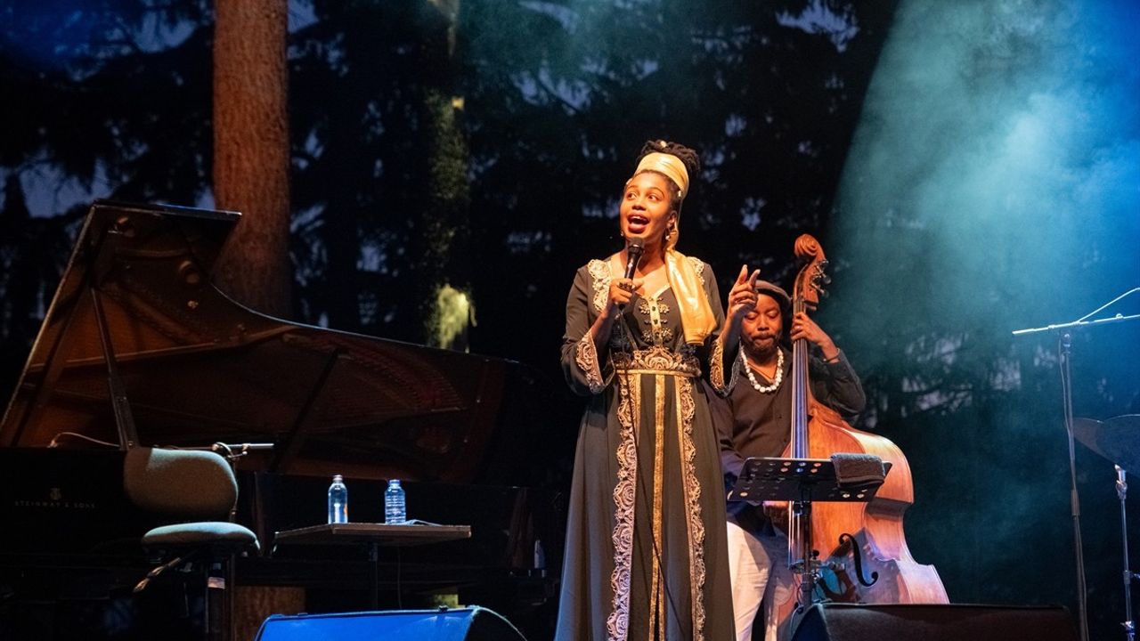 Jazzmeia Horn, İstanbul Caz Festivali'nde Büyüledi