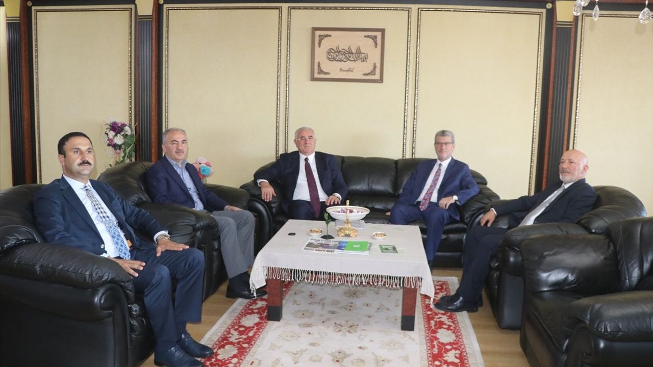 Kamu Başdenetçisi Akarca'nın Ombudsman Rizelilerle Buluşma Programı