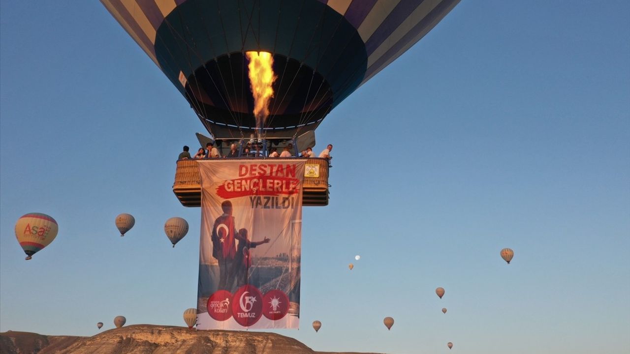 Kapadokya'da 15 Temmuz Balon Gösterisi