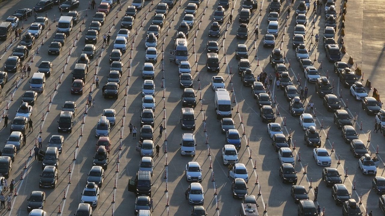 Kapıkule'de Gurbetçi Akını