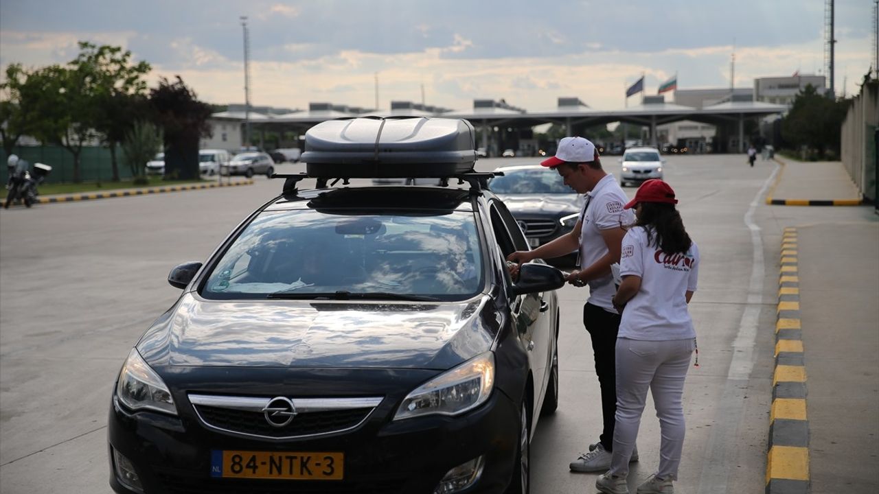 Kapıkule Sınır Kapısı'nda Gurbetçilere Sıcak Karşılama