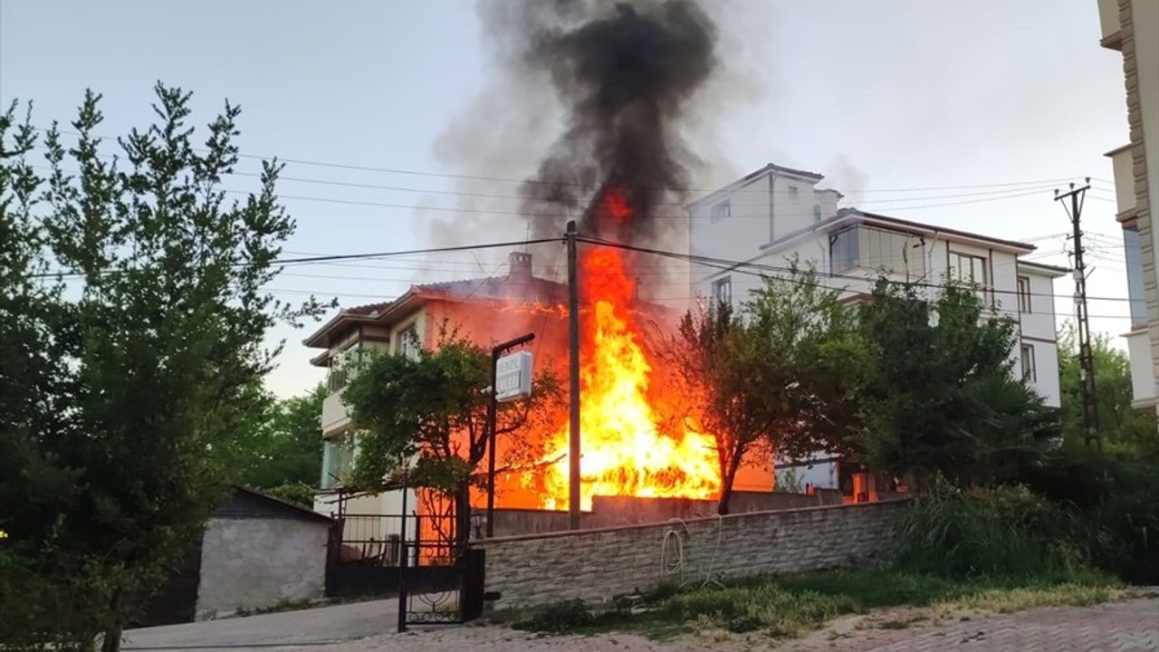 Karabük'te Müstakil Evde Yangın Çıktı