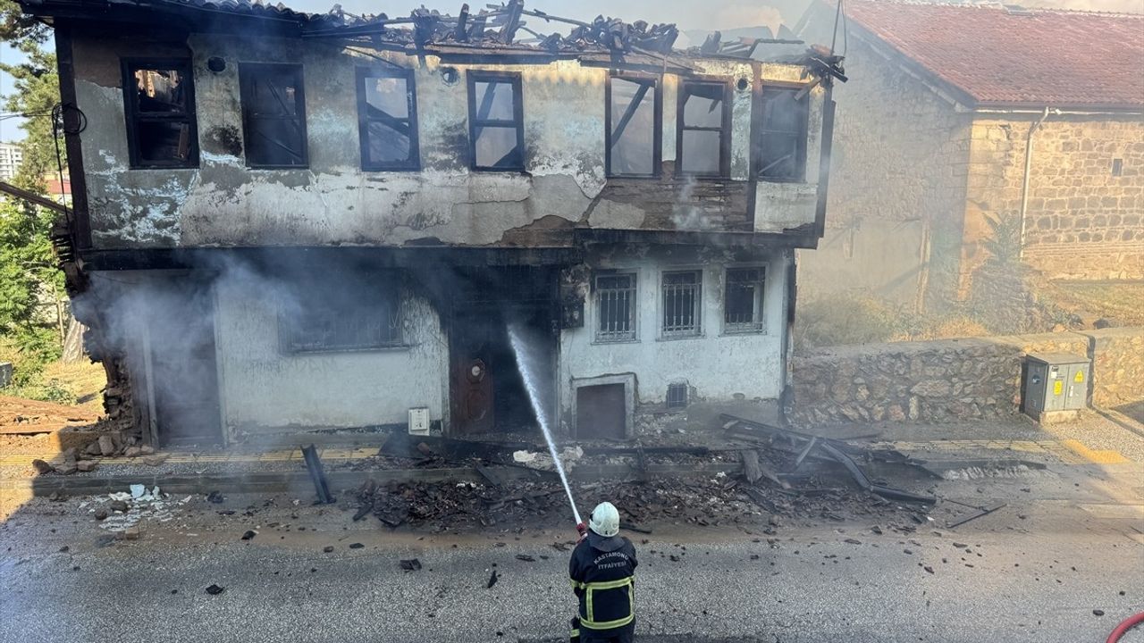 Kastamonu'da Metruk Binada Yangın