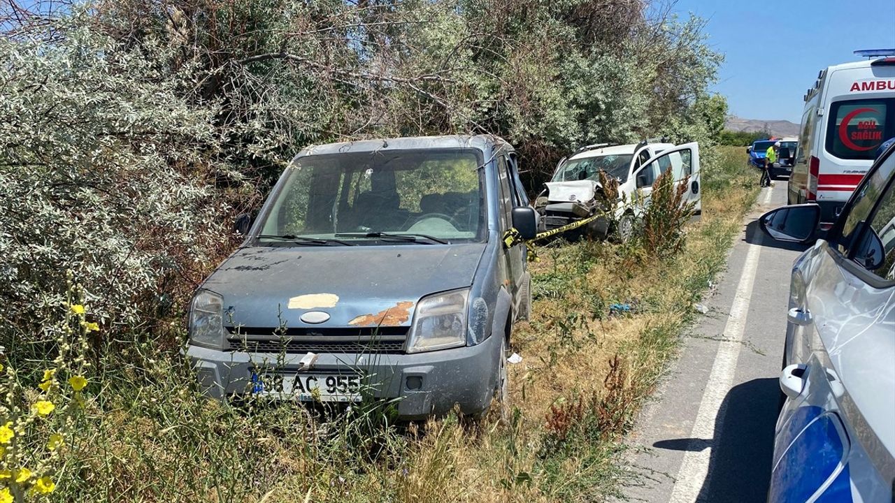 Kayseri'de Trafik Kazası: 1 Ölü, 8 Yaralı