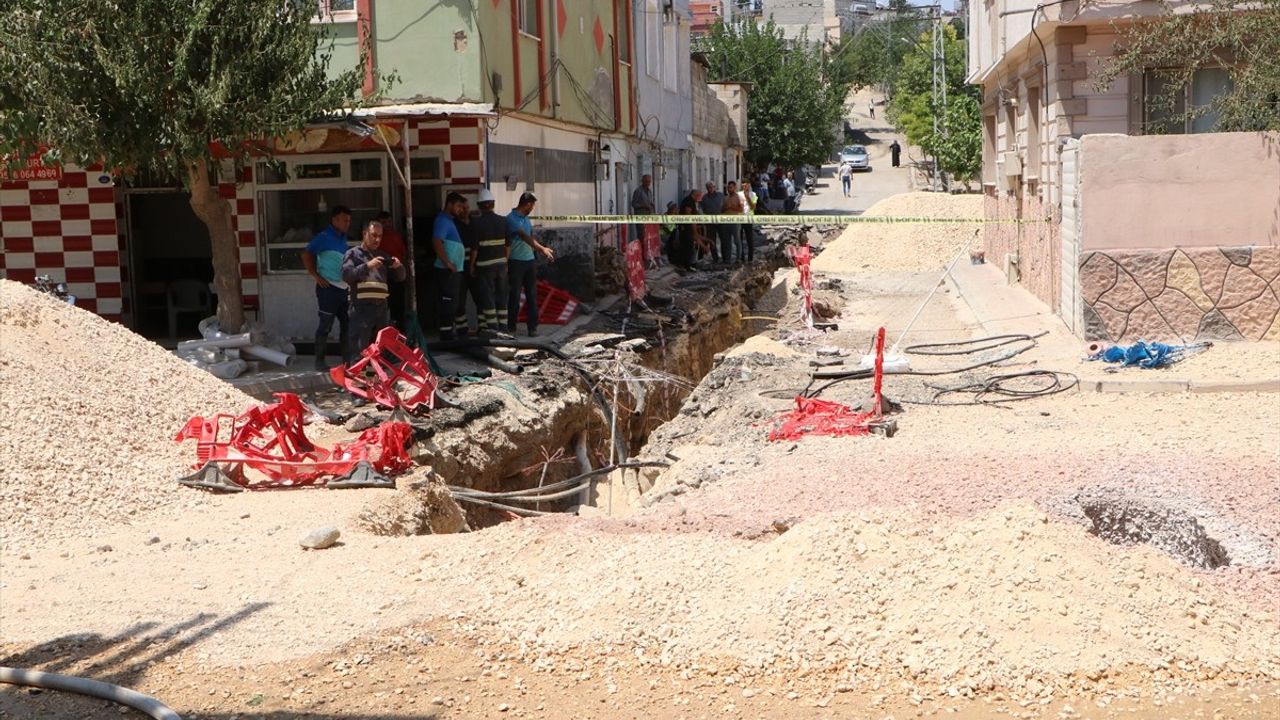 Kilis'te Doğal Gaz Borusundaki Yangın İş Yerine Zarar Verdi