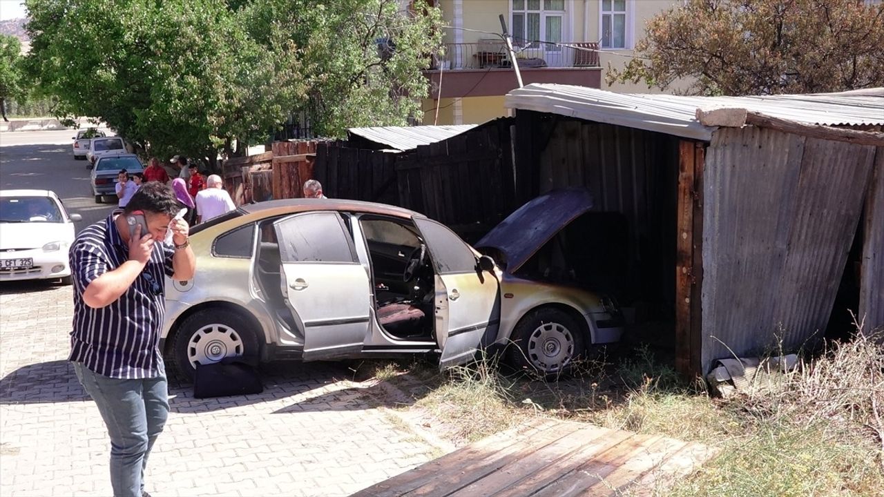 Kırıkkale'de Otluk Alanda Yangın: Garaja Sıçradı