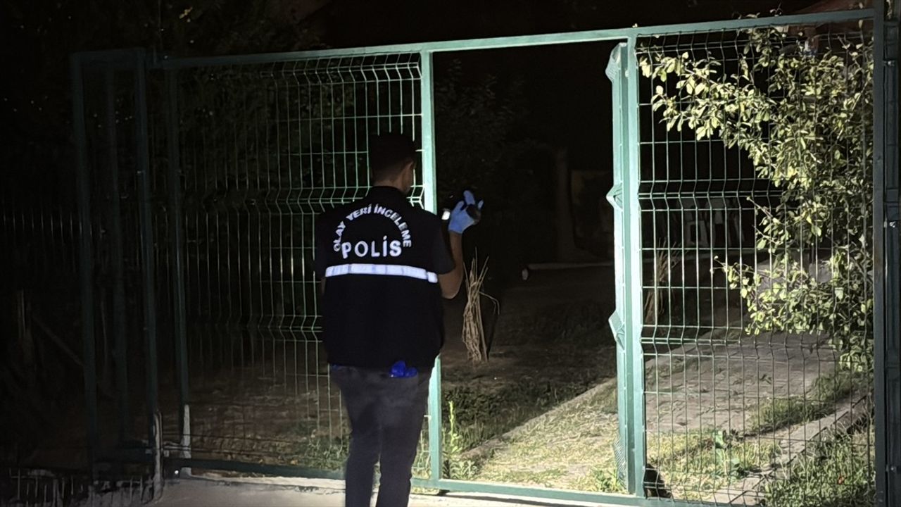 Kocaeli'de Üvey Oğul Bıçakla Yaralandı