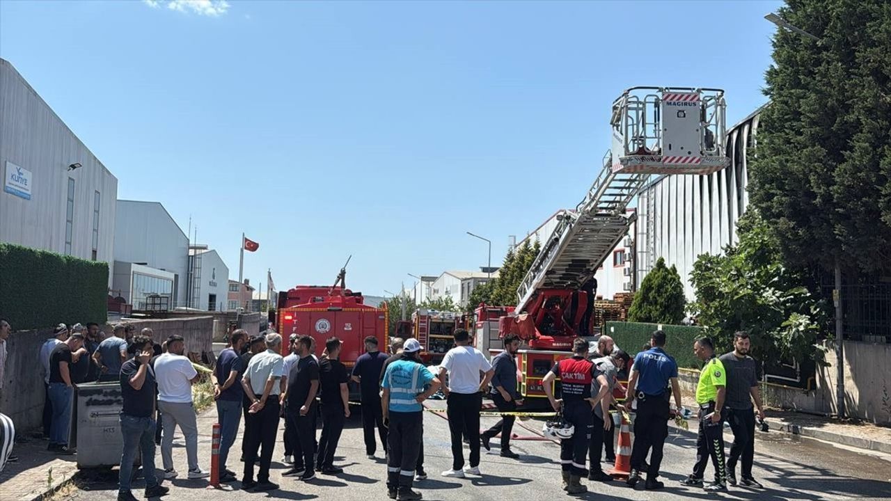 Kocaeli'deki Fabrikada Yangın Kontrol Altına Alındı