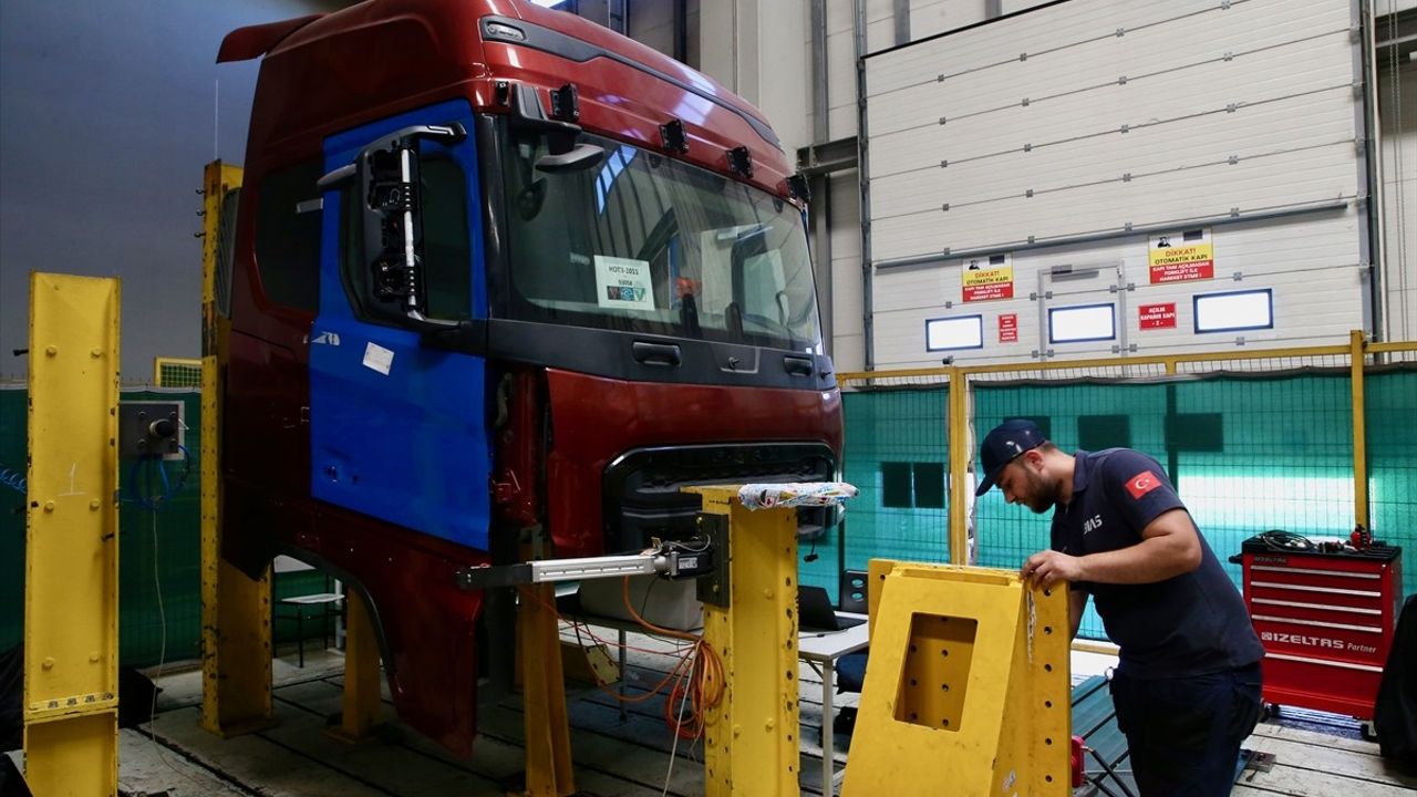 Kocaeli'deki Otomotiv Test Merkezi Yerli ve Yabancı Firmalara Hizmet Sunuyor