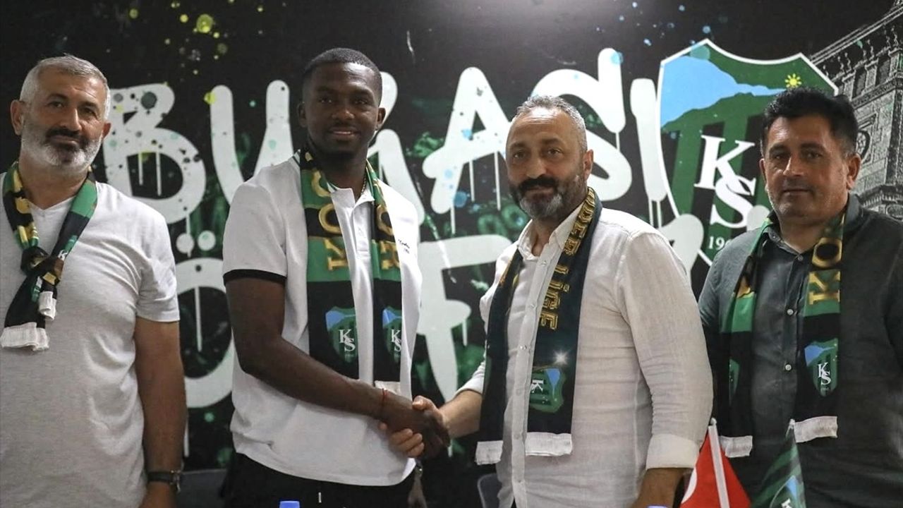 Kocaelispor Anfernee Dijksteel ile Anlaştı