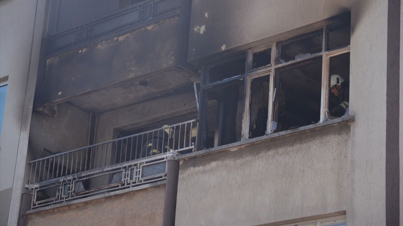 Konya'da Apartman Yangını: 5 Kişi Dumandan Etkilendi