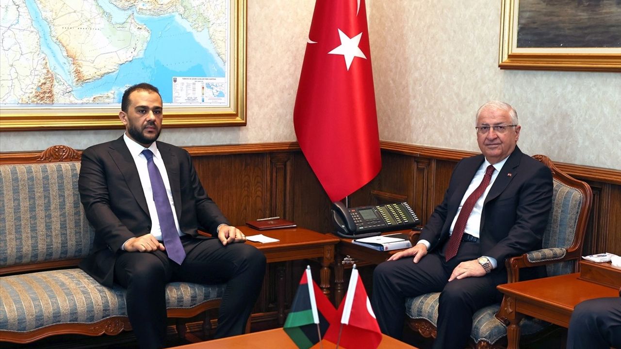 Libya Savunma Bakan Vekili Tuğgeneral Zubi, Türkiye'de