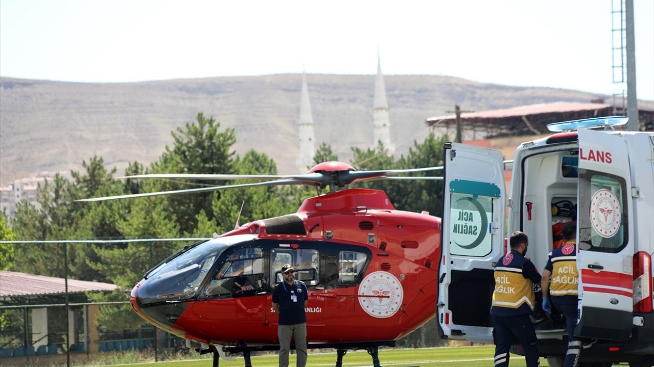 Malatya'da Ambulans Helikopter Kalp Krizi Geçiren Hastayı Kurtardı