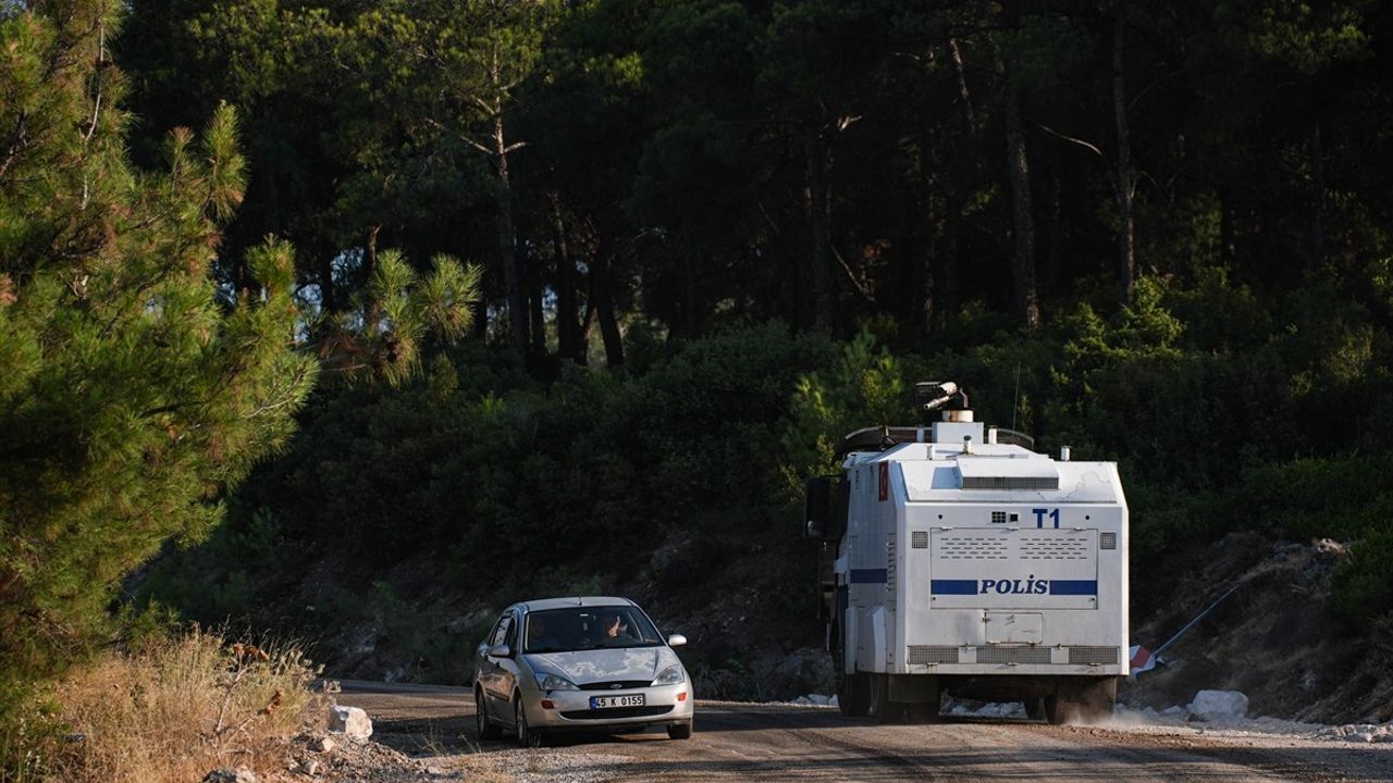 Manisa'da Orman Yangını: Müdahale Sürüyor