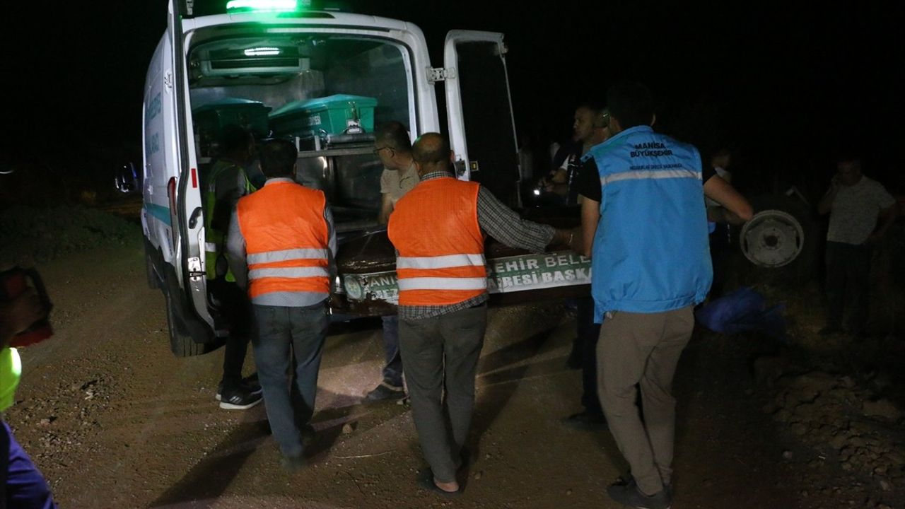 Manisa'da Trafik Kazası: Traktör Sürücüsü Hayatını Kaybetti