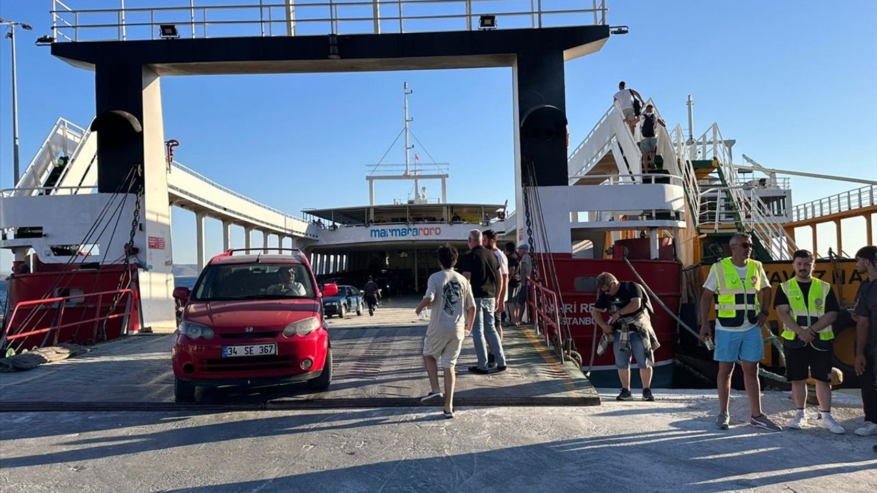 Marmara Adası Açıklarında Feribotta Yangın: Yavuz Naz Güvenle İskelenin Sıhhatine Ulaştırıldı