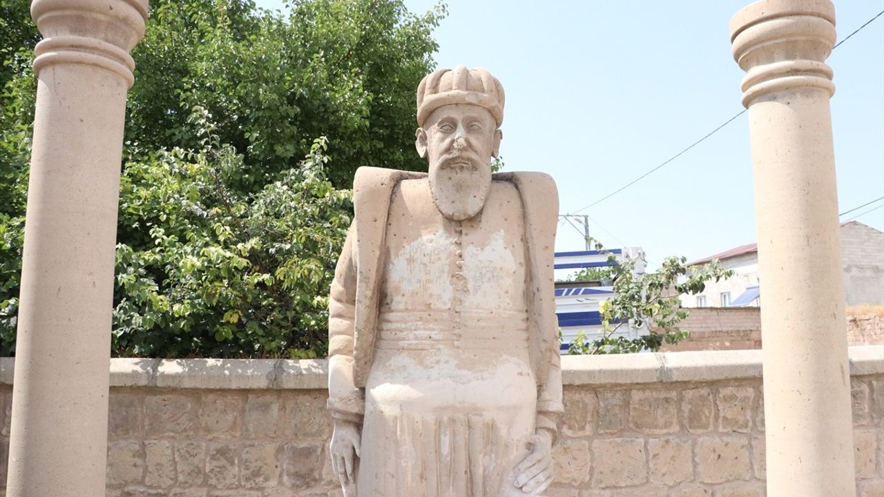 Mimar Sinan'ın Heykeli Onarıldı