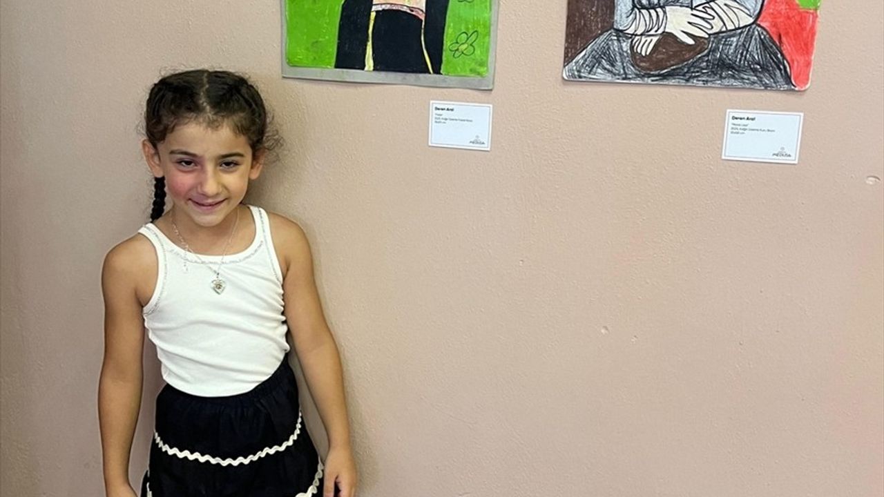 Minik Ressam Deren Aral'ın İlk Kişisel Sergisi
