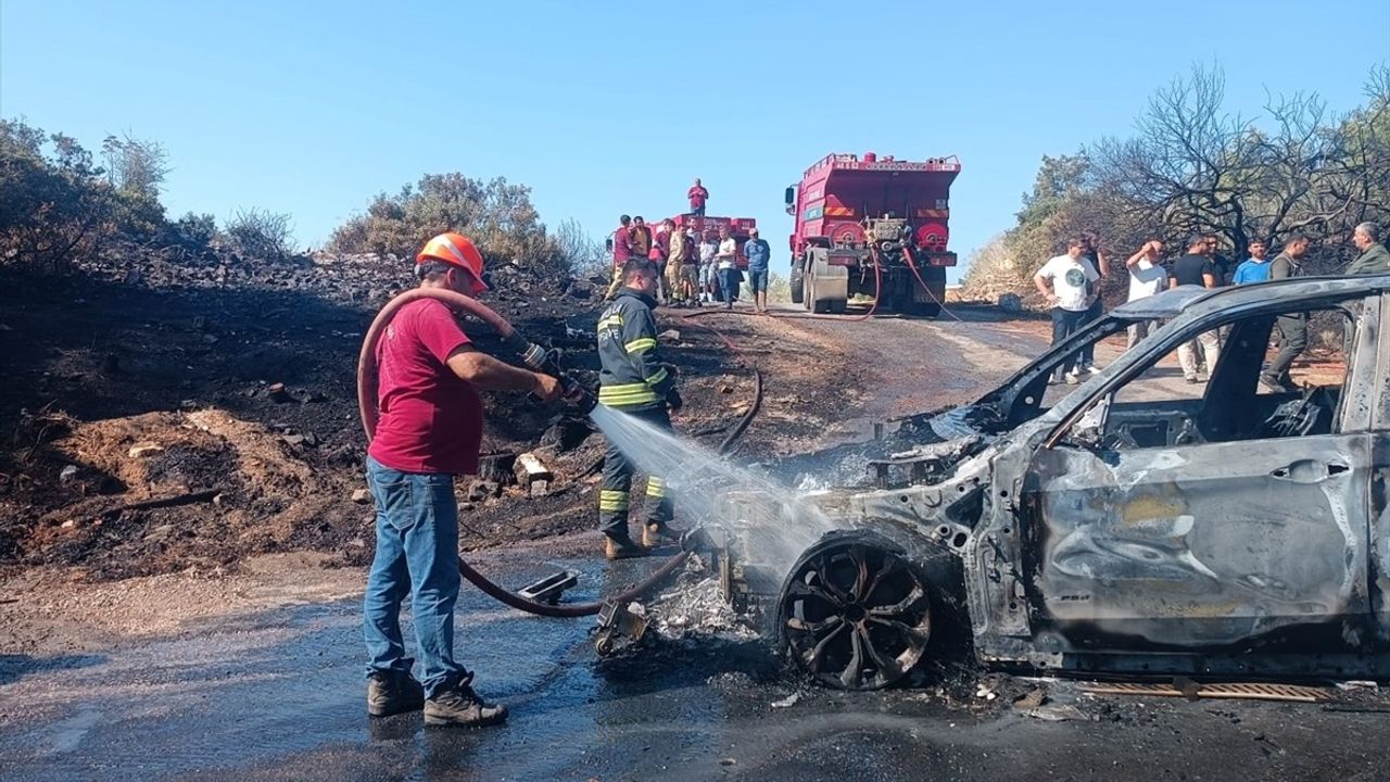 Muğla'da Otomobilden Ormana Sıçrayan Yangın Kontrol Altına Alındı