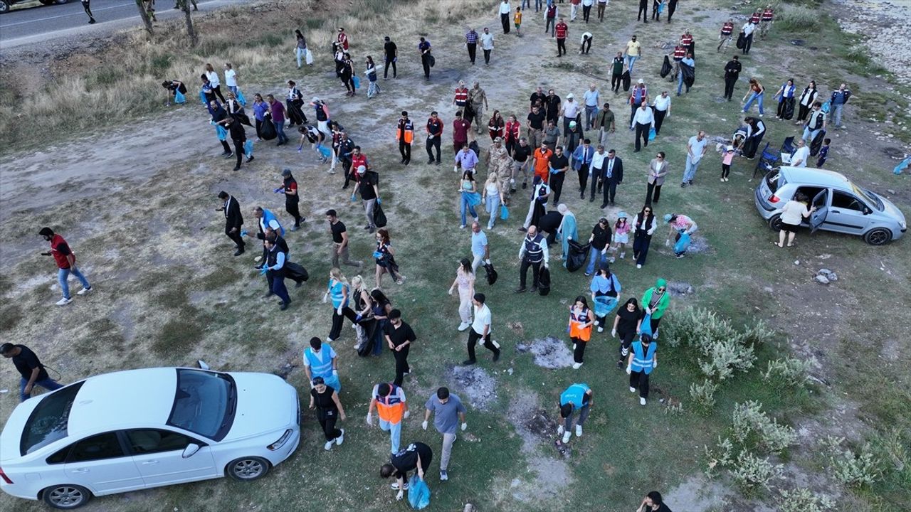 Munzur Vadisi Milli Parkı'nda Çevre Temizliği Etkinliği