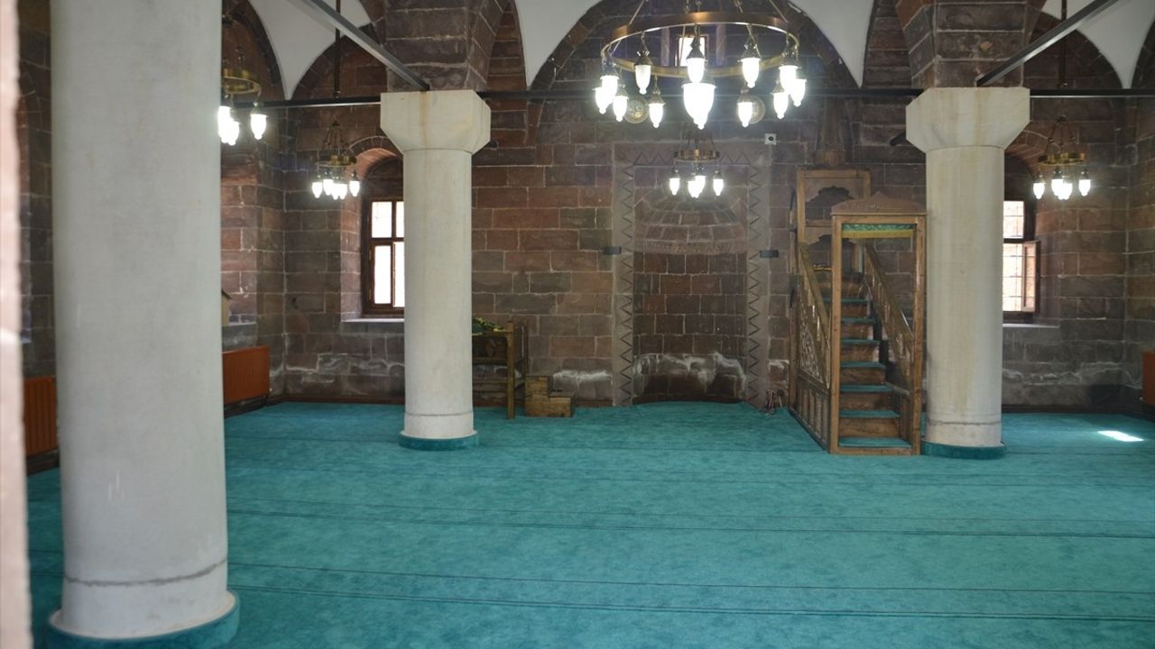 Muş'taki Tarihi Murat Paşa Camisi Yeniden İbadete Açılıyor