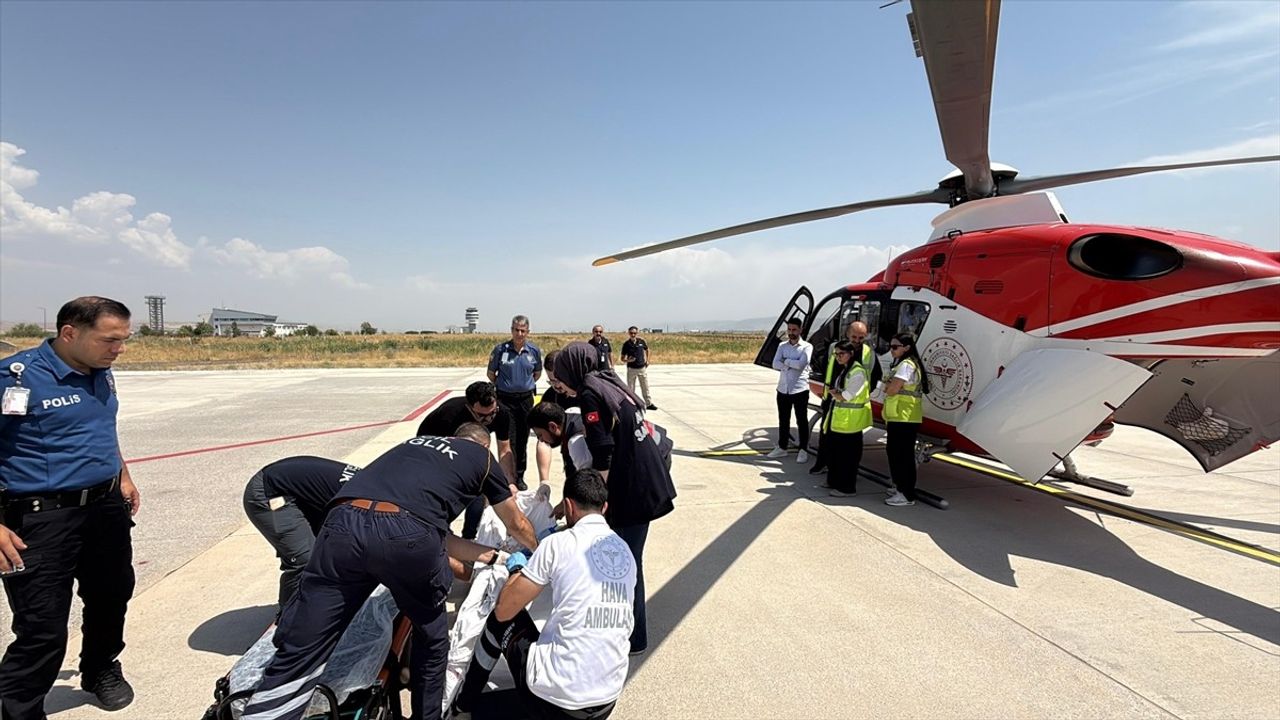 Muş'tan Hasta Bebek Elazığ'a Ambulans Helikopterle Sevk Edildi