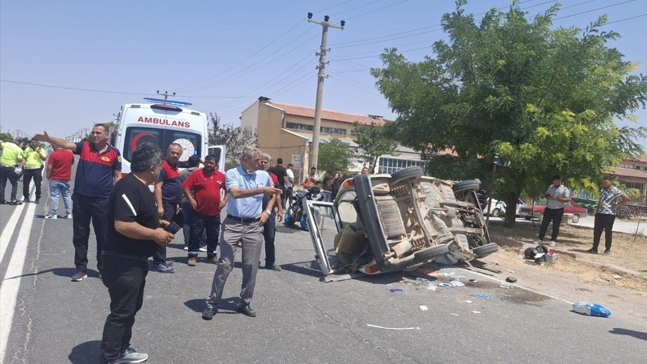 Nevşehir'de Otomobil ve Motosiklet Çarpıştı: 3 Yaralı