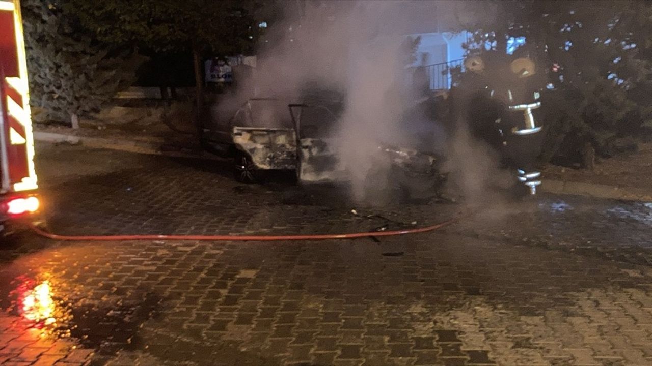 Nevşehir'de Park Halindeki Araçta Yangın