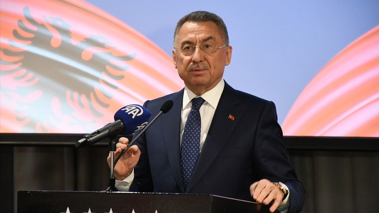Oktay, Tiran'da Türk İş İnsanlarıyla Buluştu