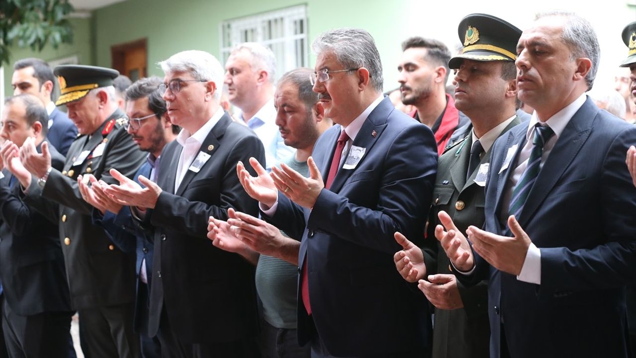 Osmaniye'de Şehit Uzman Çavuş Servet Ökkeş Çakır'ın Cenazesi Toprağa Verildi
