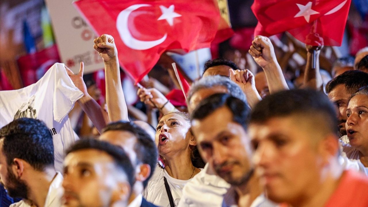Özgür Özel Adana'da CHP'nin Gücünü Vurguladı