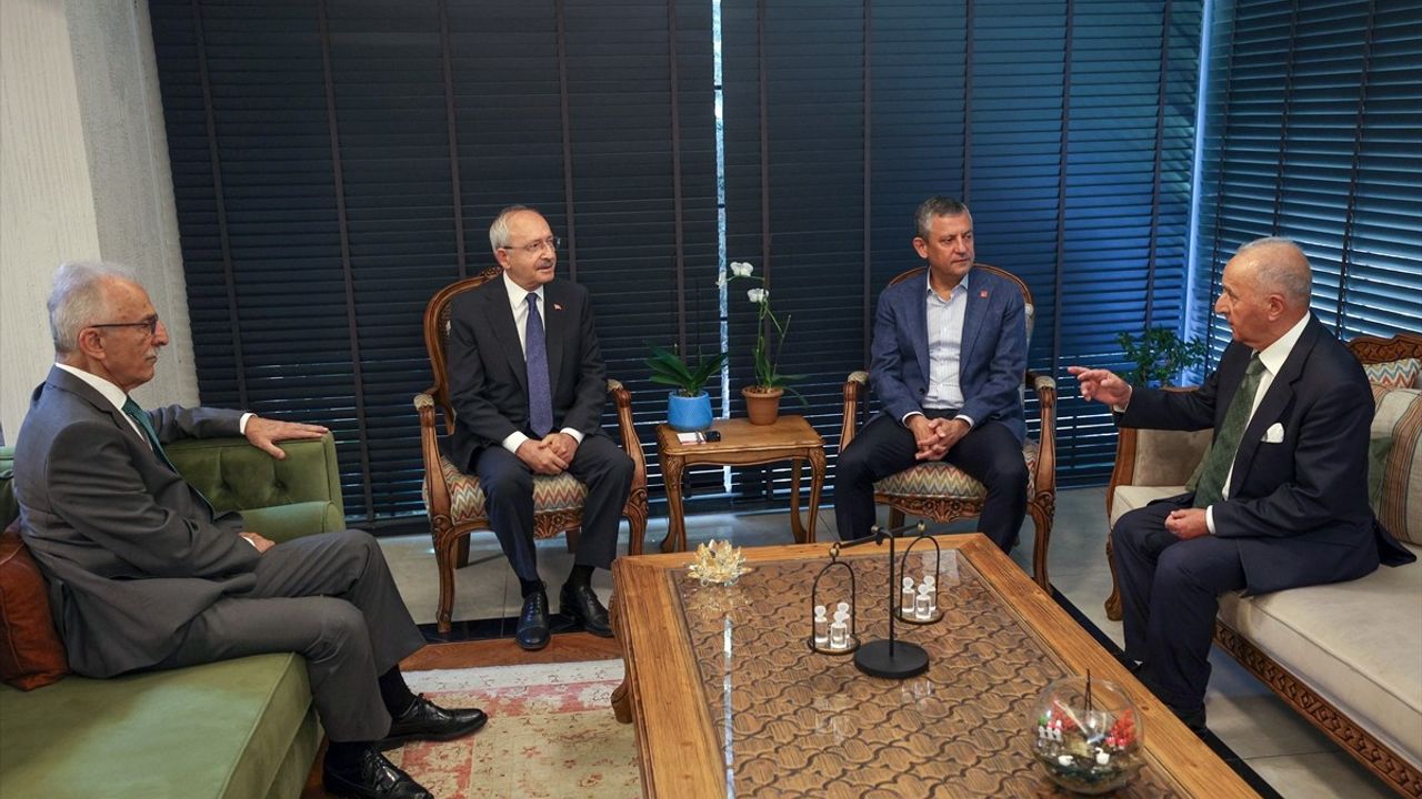 Özgür Özel'den Kemal Kılıçdaroğlu'na Taziye Ziyareti