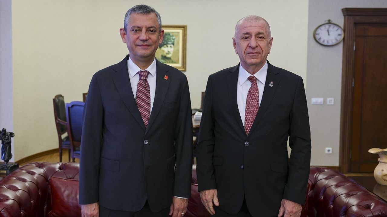 Özgür Özel ve Ümit Özdağ'dan Antalya'daki Tutuklamaya Tepki