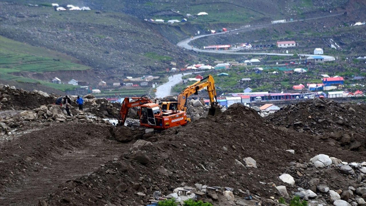 Pakistan'da Şiddetli Yağış Felaketi: 10 Can Kaybı