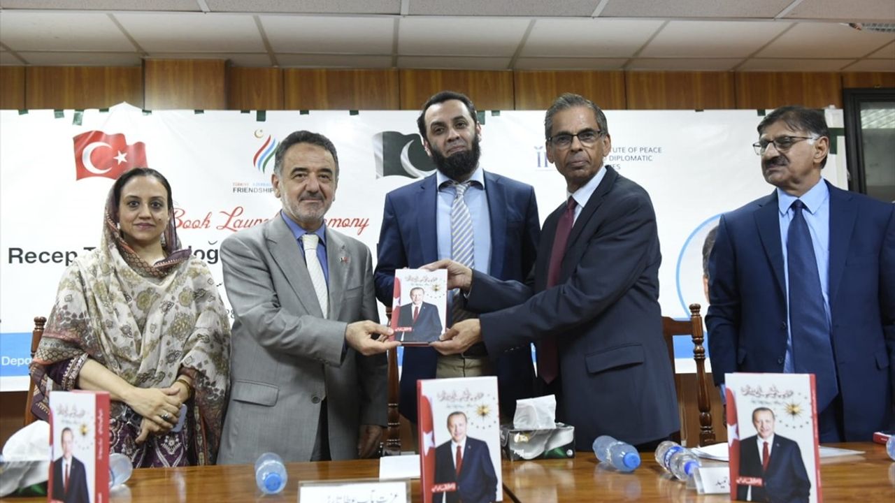 Pakistan Enformasyon Bakanı Tarar'dan Erdoğan'a Övgü