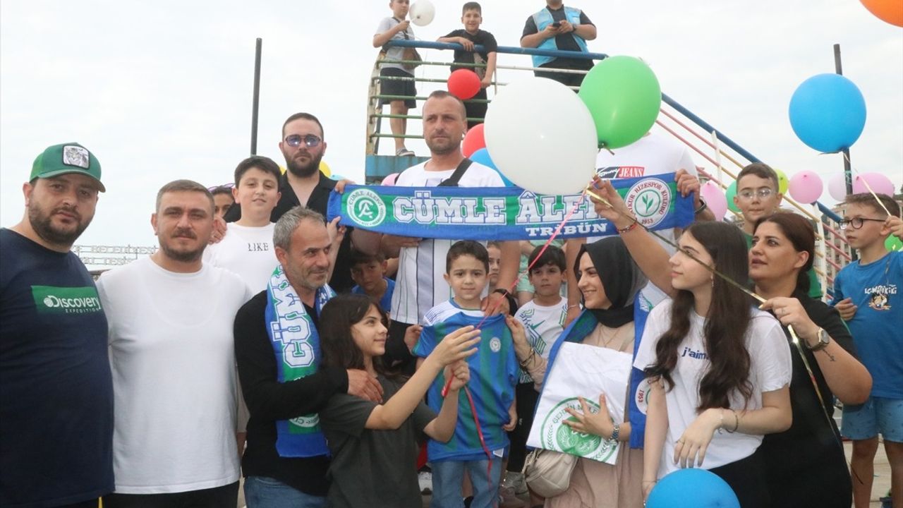 Rize'de Kanseri Yenen Çocuk İçin Balonlar Gökyüzüne Bırakıldı