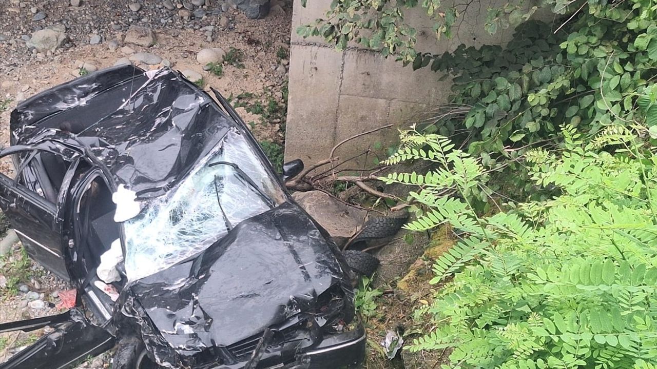 Rize'de Otomobil Kazası: 1 Ölü, 8 Yaralı